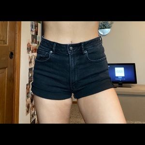 High-waisted American Eagle black shorts!!